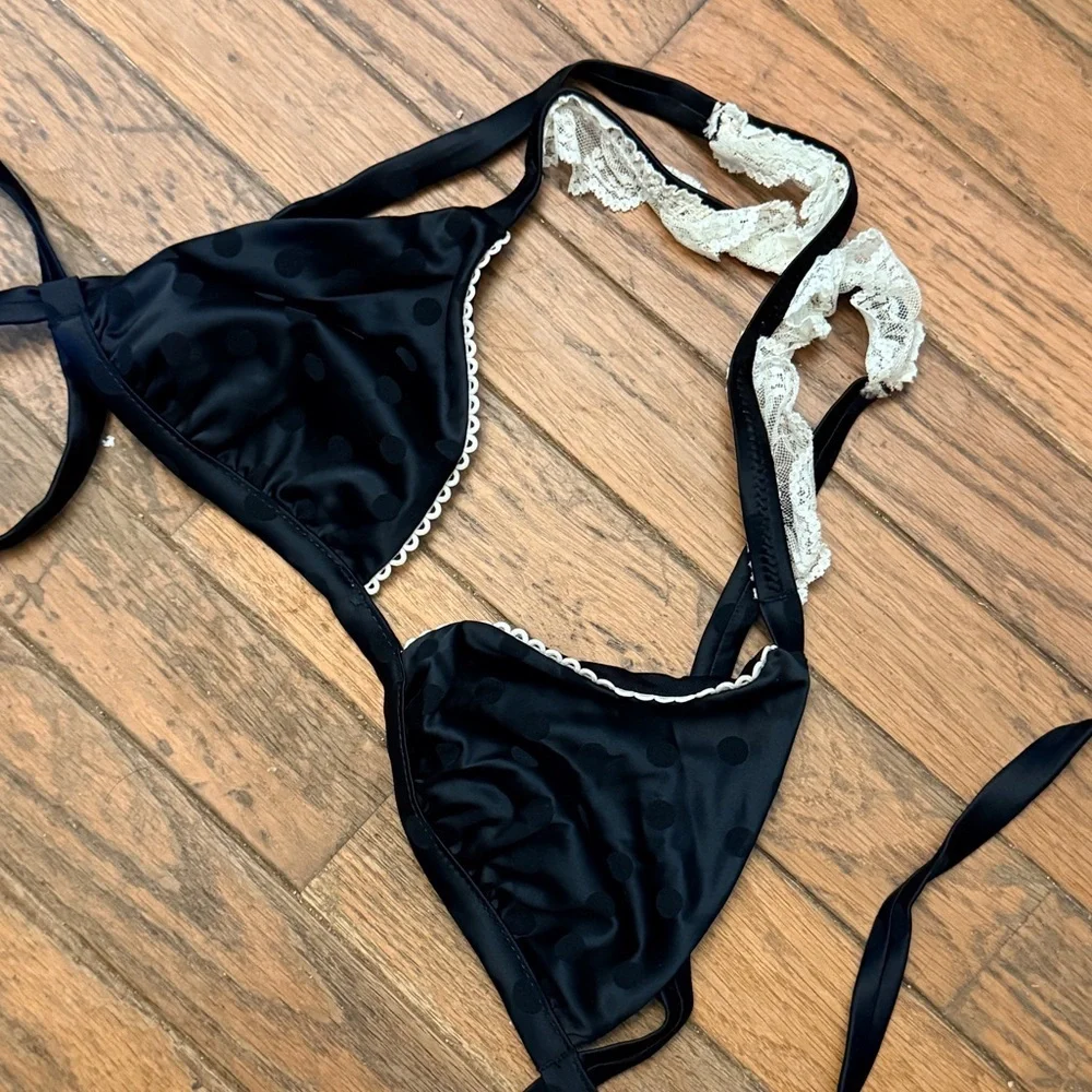 Beach Bunny Black Bikini Top with Lace Trim nwot